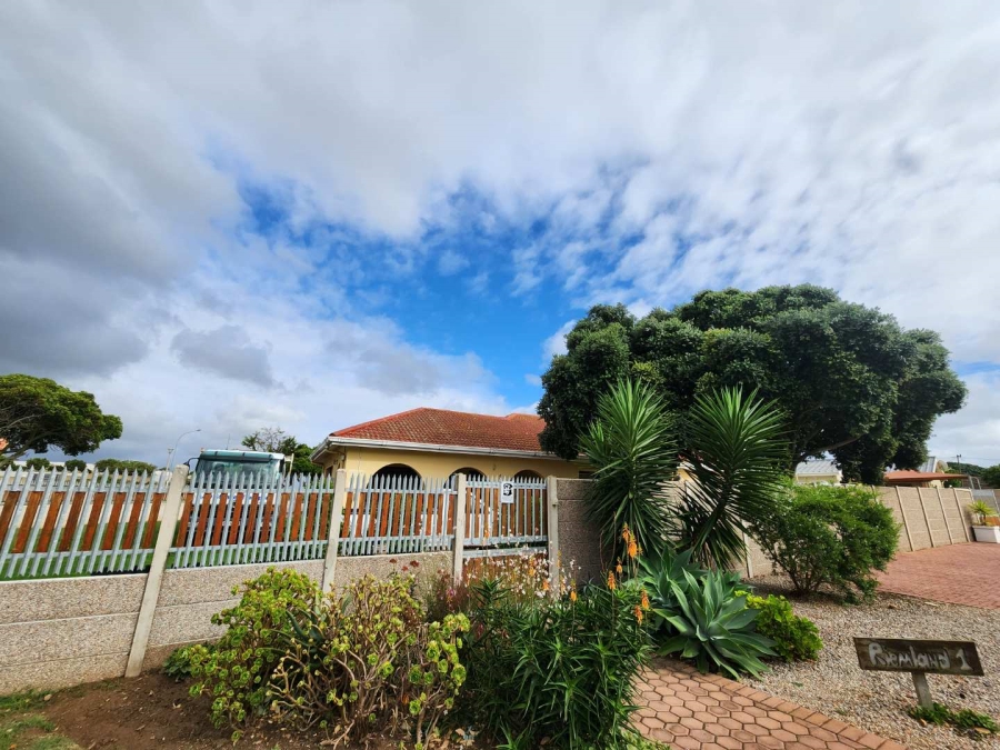 4 Bedroom Property for Sale in Hartenbos Central Western Cape